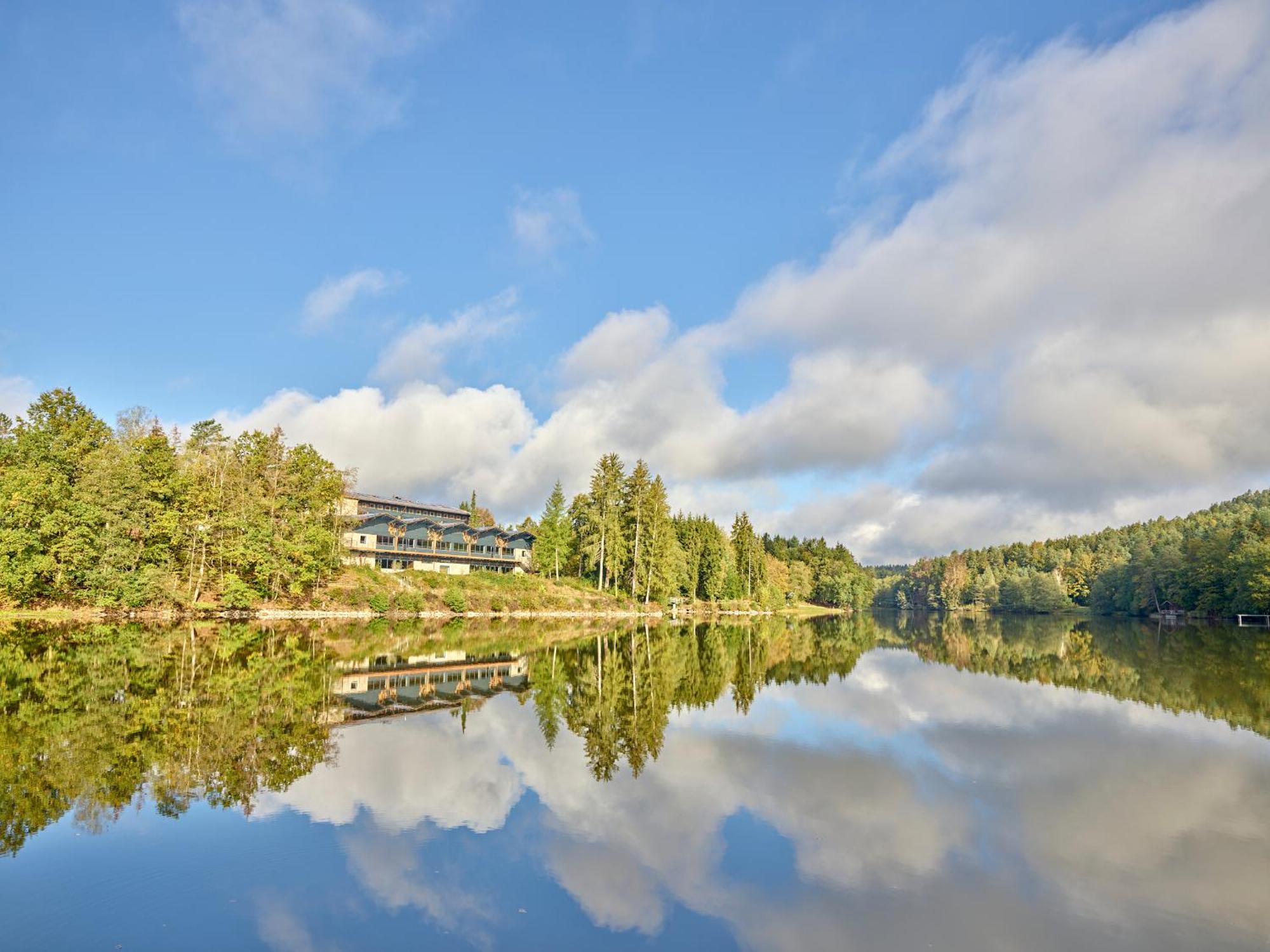 Das Dreiburgensee Naturhotel & Spa Thurmansbang Buitenkant foto